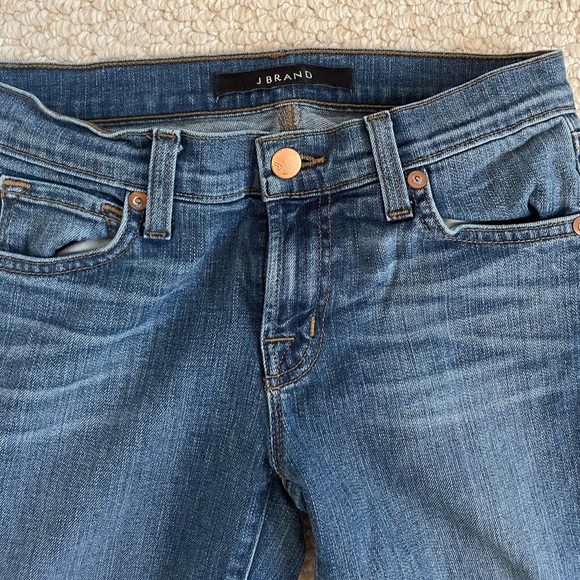 J BRAND DENIM Midrise Jean Capri in Aruba - Picture 3 of 12